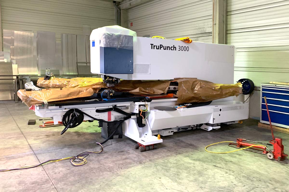 Stanze TruPunch 3000 als neue Maschine bei ALU-Kanttechnik